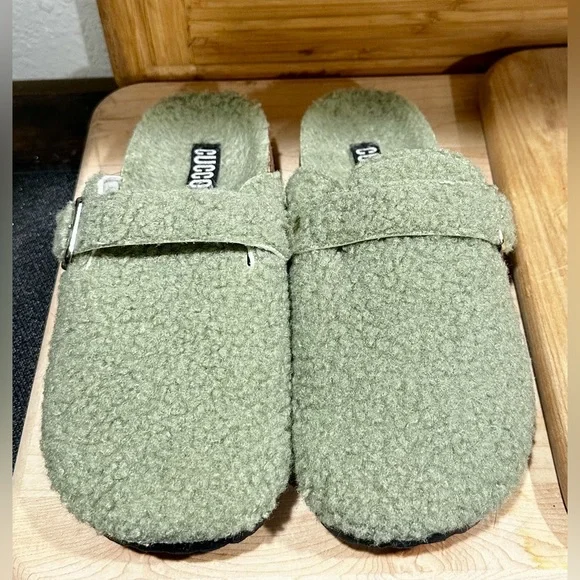 CUCCOO Fuzzy Olive Green Boston Clog Size 7 - Picture 9 of 12